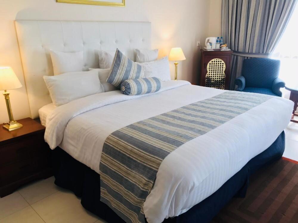 Beach Luxury Hotel Карачи Экстерьер фото