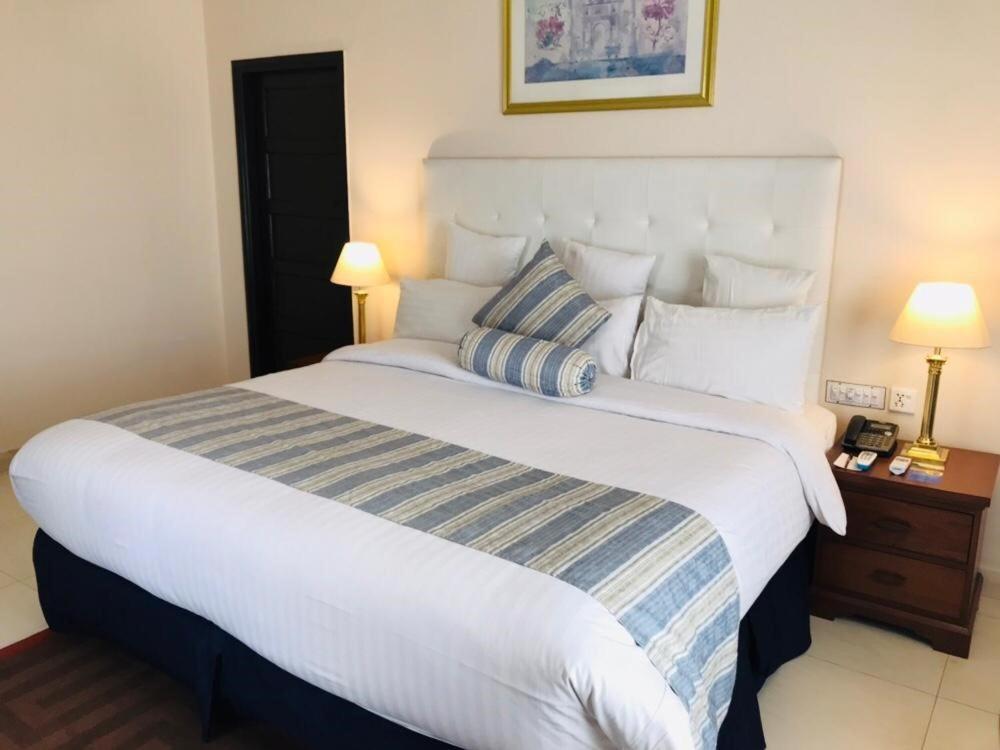 Beach Luxury Hotel Карачи Экстерьер фото